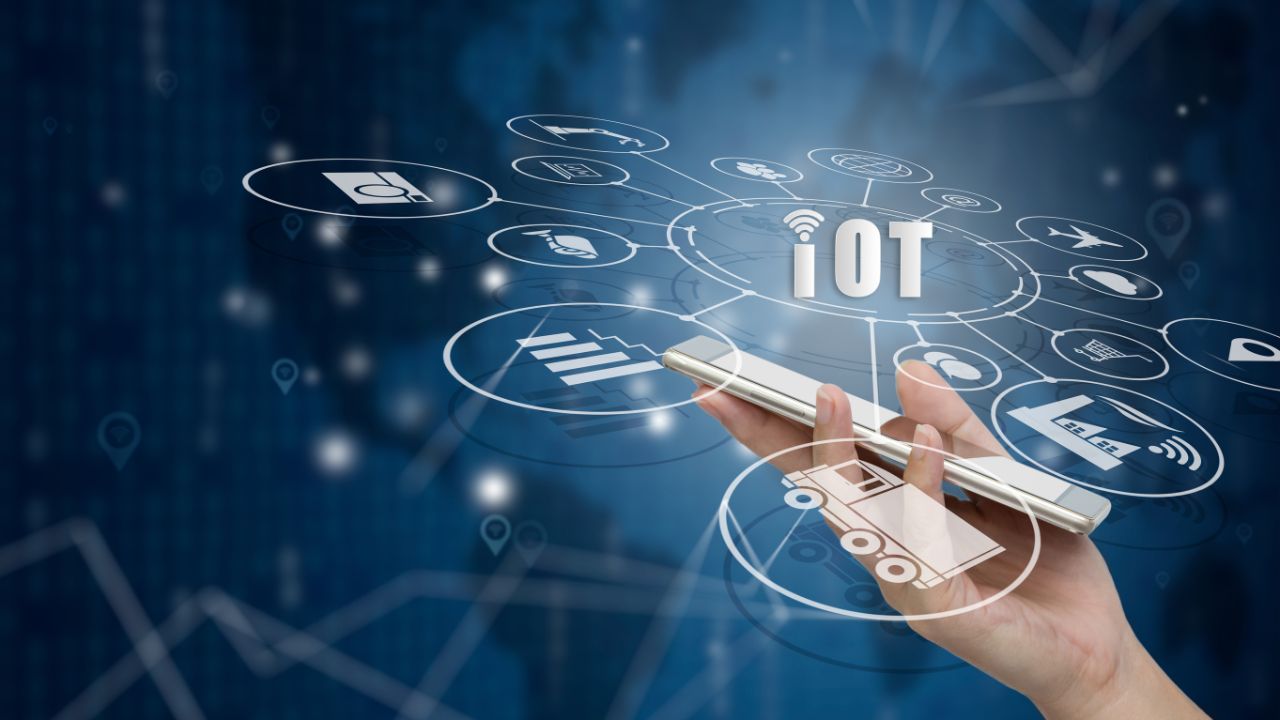 The Internet of Things (IoT): Connecting Devices and Revolutionizing Daily Life